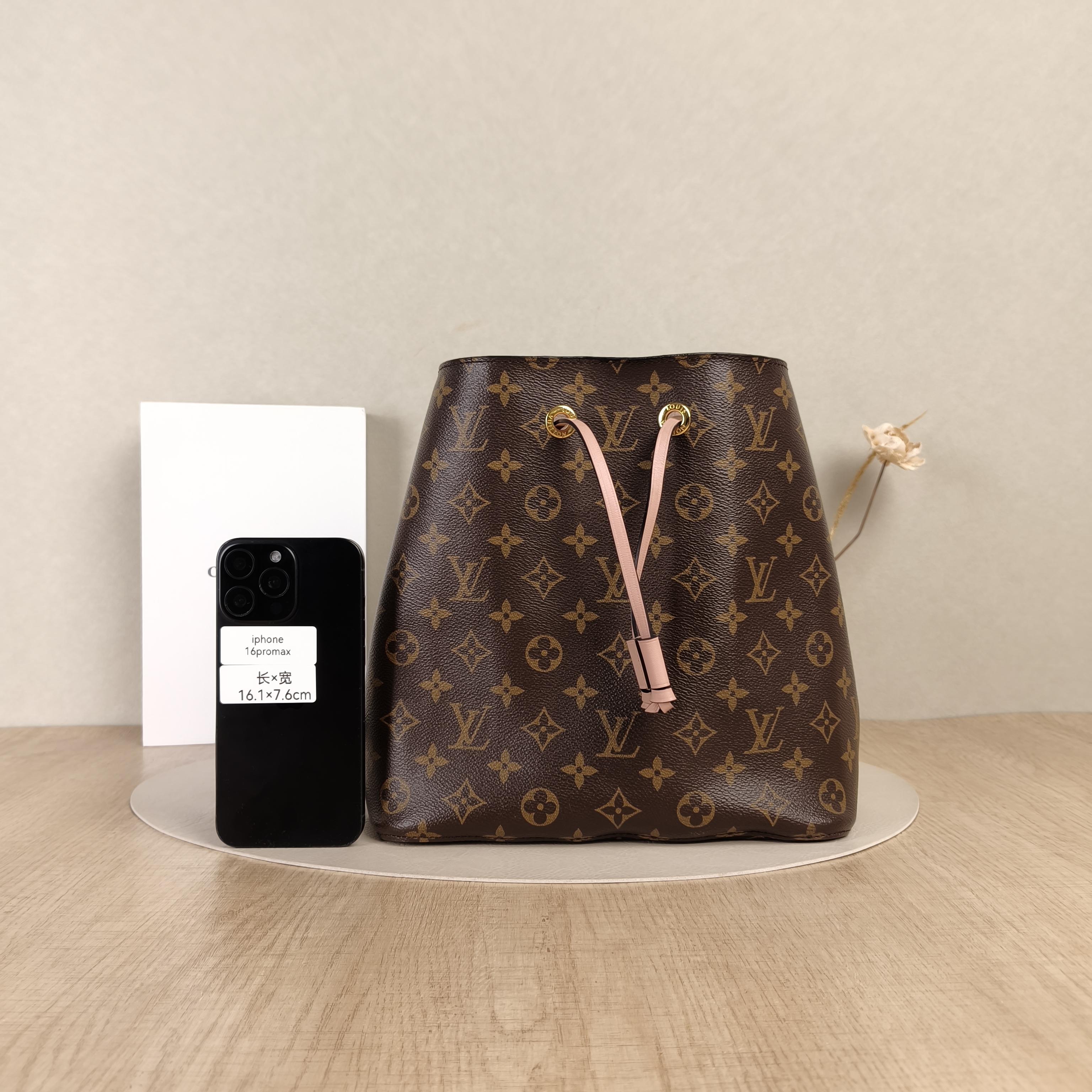 Louis Vuitton Shoulder Bag NÉONOÉ Bucket Bag PVC Medium26 × 17.5 × 26 cm — cover view 4 of 5