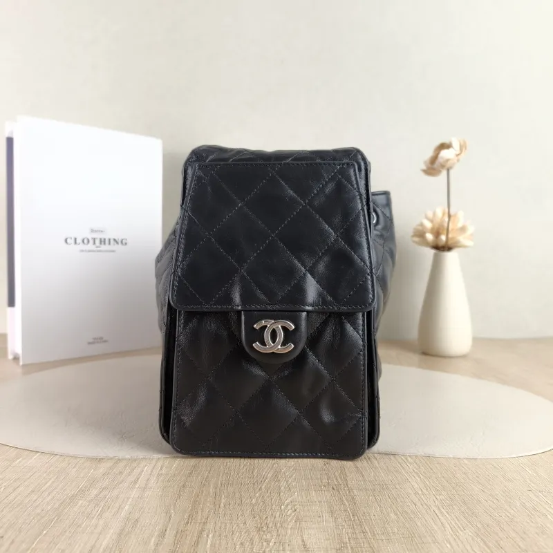 Chanel Shoulder Bag 25Bag Black Waxed Leather Calfskin Small 26 × 14 × 30 cm — detail view 1 of 11