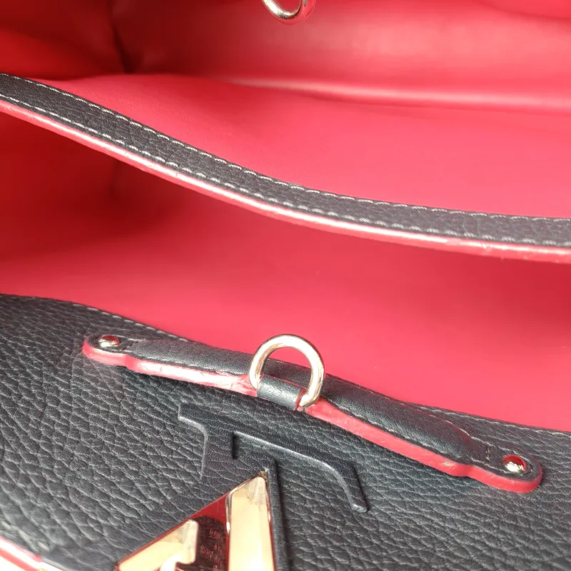 Louis Vuitton Top Handle Bag Capucines Black Calfskin Medium31.5 × 11 × 20 cm — detail view 20 of 22