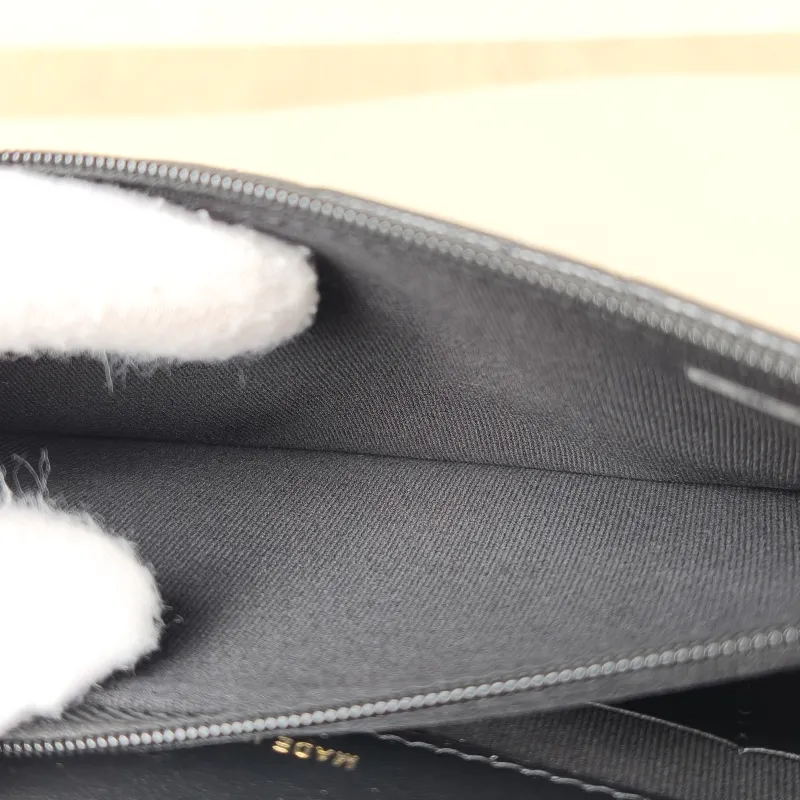 Chanel Crossbody Bag Black Grained Calfskin 17 × 4 × 9 cm — detail view 9 of 11