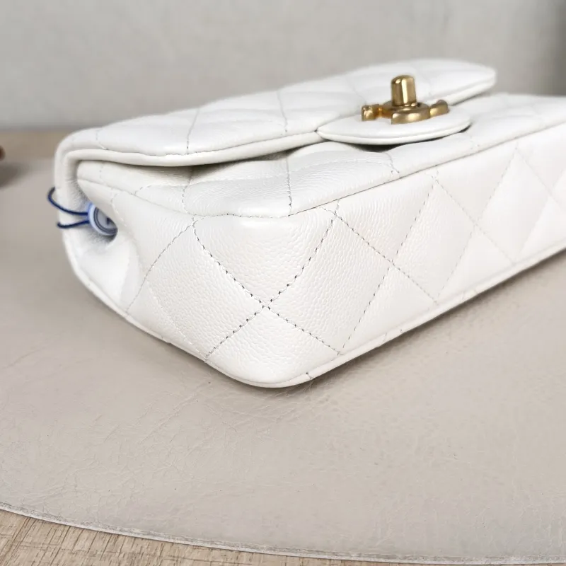 Chanel Crossbody Bag White Grained Calfskin 18 × 5 × 12 cm — detail view 1 of 13
