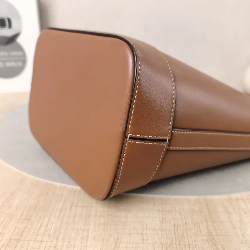 CELINE Shoulder Bag BUCKET TRIOMPHE Bucket Bag Calfskin Small17 × 10 × 22 cm — detail view 7 of 13
