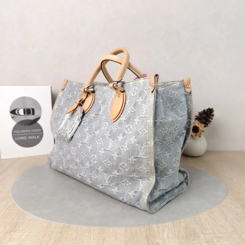 Louis Vuitton Shoulder Bag Onthego Medium Grey Medium 35 × 14 × 27 cm — cover view 4 of 5