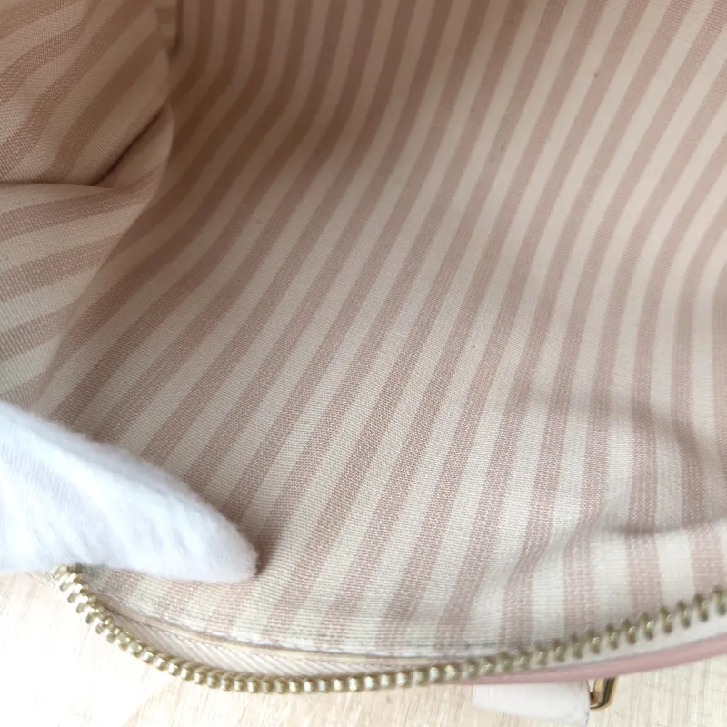 Louis Vuitton Crossbody Bag Speedy20Beige · Pink Empreinte Embossed Calfskin Small20.5 × 12 × 13.5 cm — detail view 3 of 12