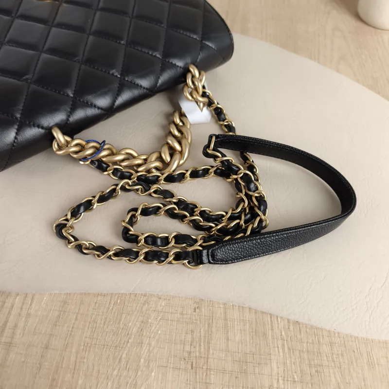 Chanel Crossbody Bagcf Collection Crossbody Bag Black Calfskin One Size22.5 × 5 × 18.5 cm — detail view 6 of 13