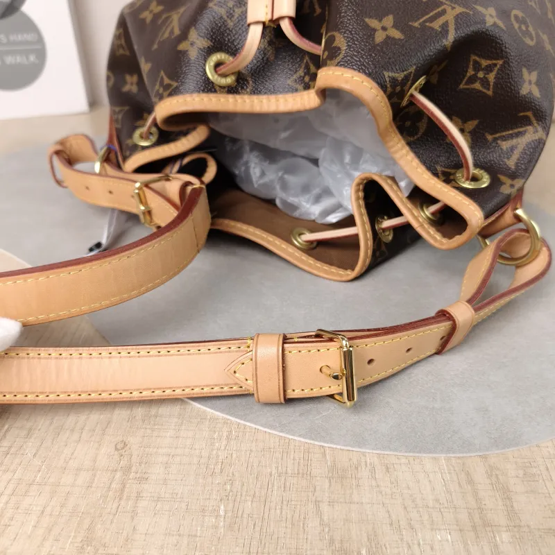 Louis Vuitton Shoulder Bag Petit Noé Bucket Bag Monogram PVC Small 27 × 21 × 27 cm — detail view 3 of 12