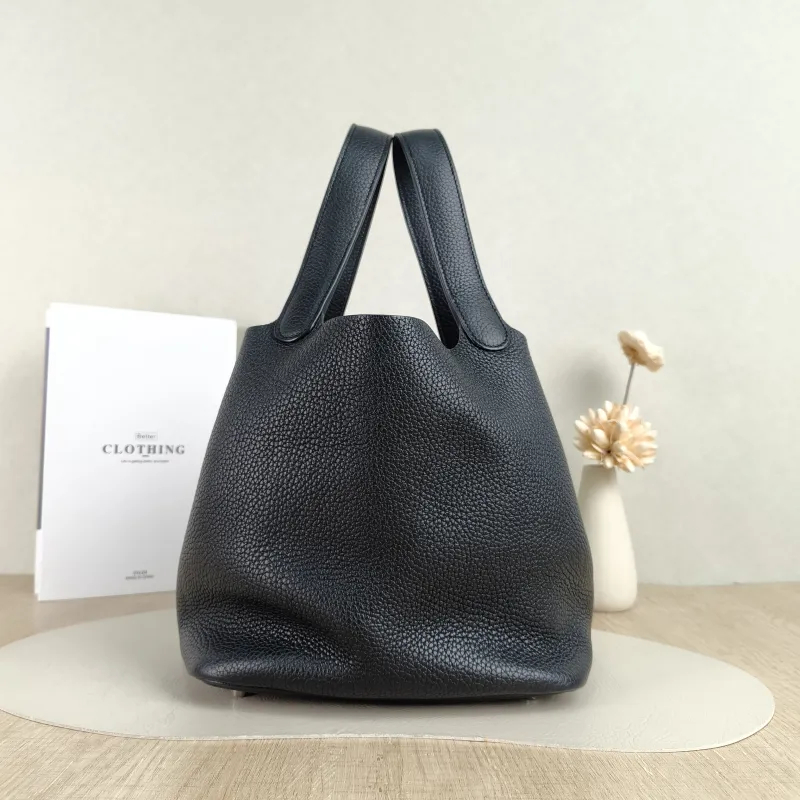 Hermès Top Handle Bag Picotin Lock 22 22 Black TC Calfskin Medium 22 × 18 × 21 cm C — detail view 7 of 9
