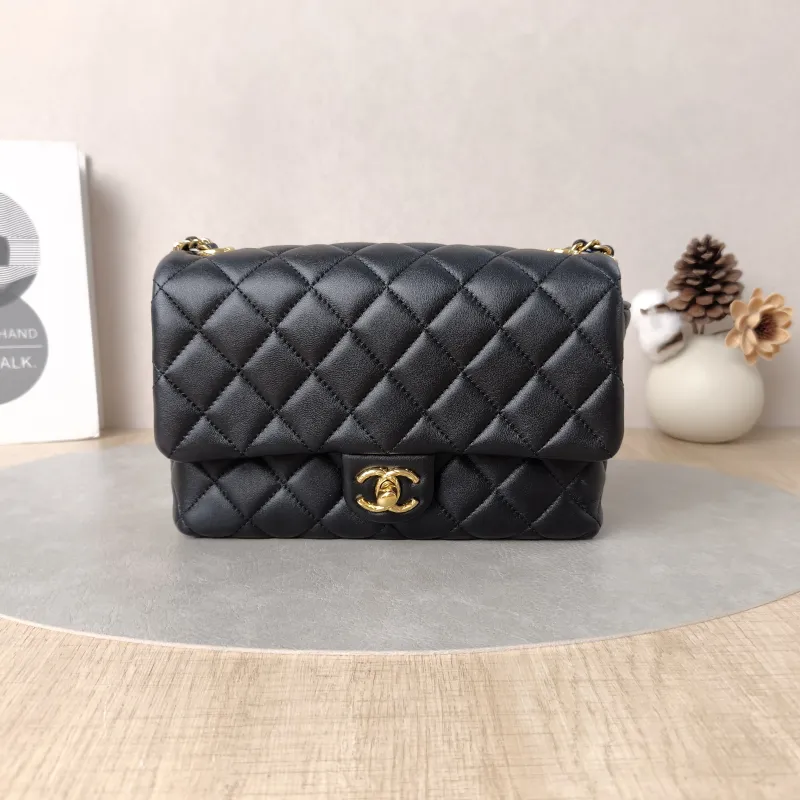 Chanel Crossbody Bag24b Crossbody Bag Black Lambskin One Size20 × 5 × 14 cm