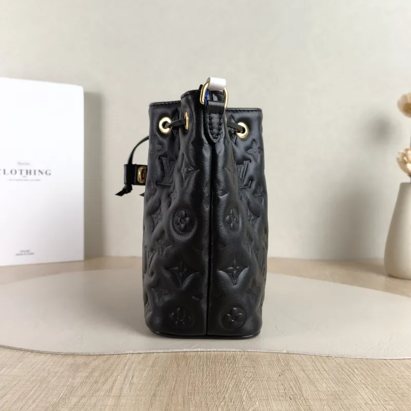 Louis Vuitton Shoulder Bag NÉONOÉ Bucket Bag Black Calfskin One Size 19.5 × 9 × 19.5 cm — detail view 4 of 11