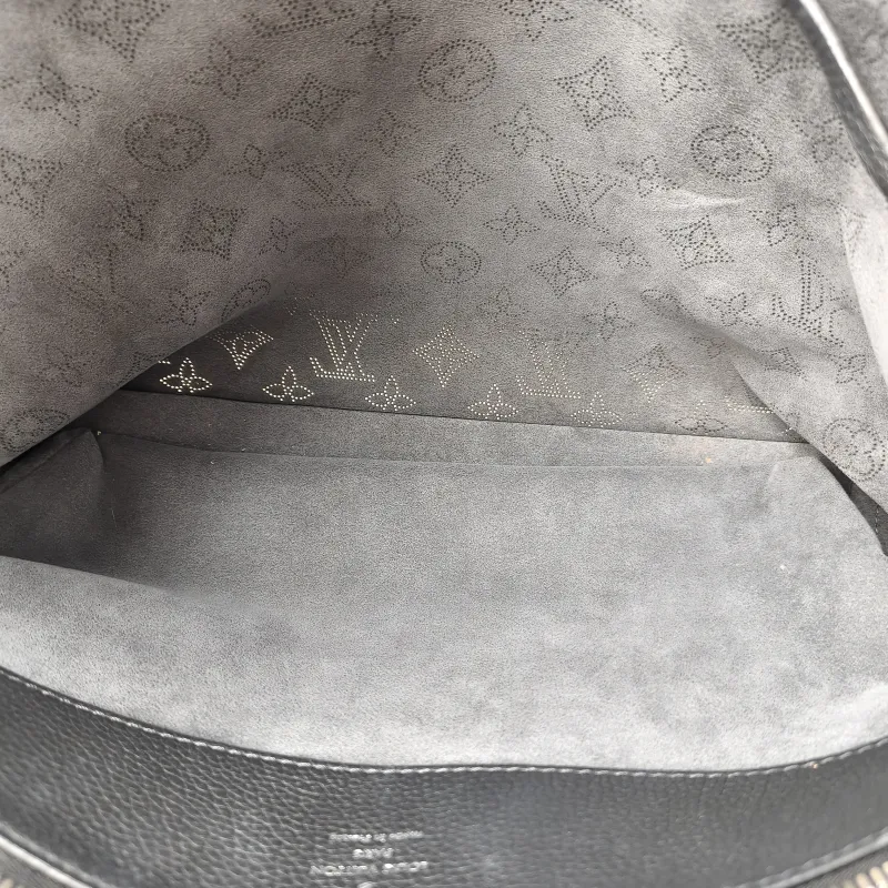 Louis Vuitton Crossbody Bag BELLA TOTE Black Calfskin One Size 32 × 13 × 23 cm — detail view 13 of 14