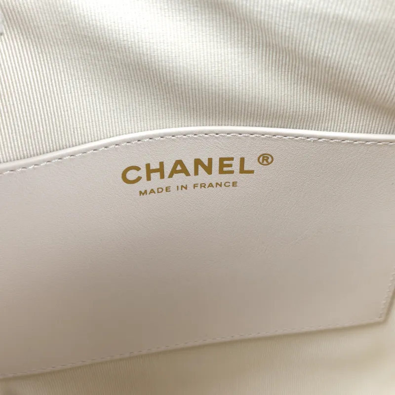 Chanel Shoulder Bag25s hobo White Lambskin Large32 × 6 × 20 cm — detail view 9 of 12