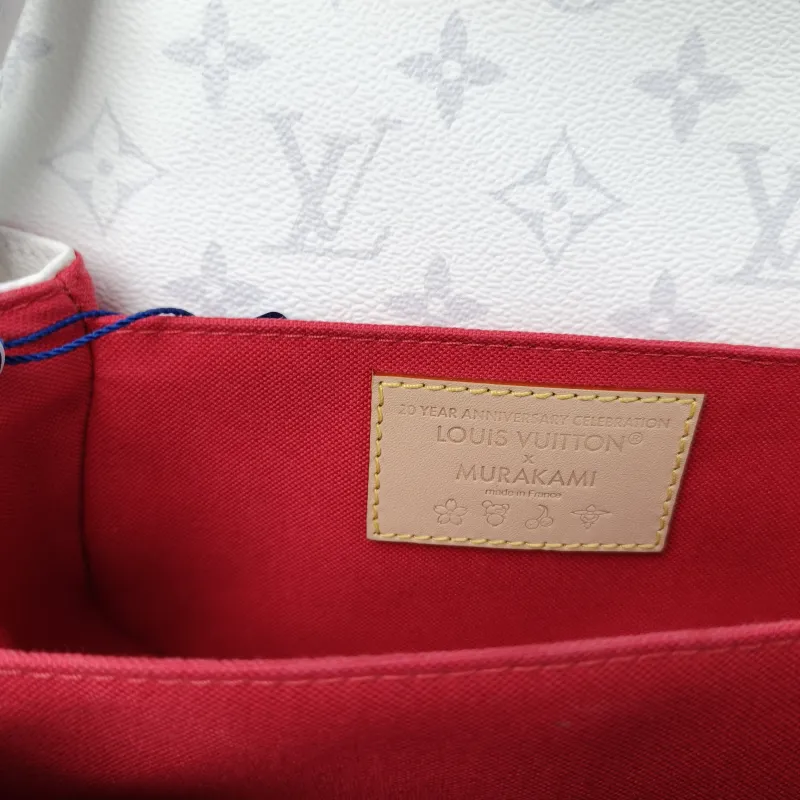 Louis Vuitton Crossbody Bag Pochette Métis East West White · PVC Small21.5 × 6 × 13.5 cm — detail view 10 of 16