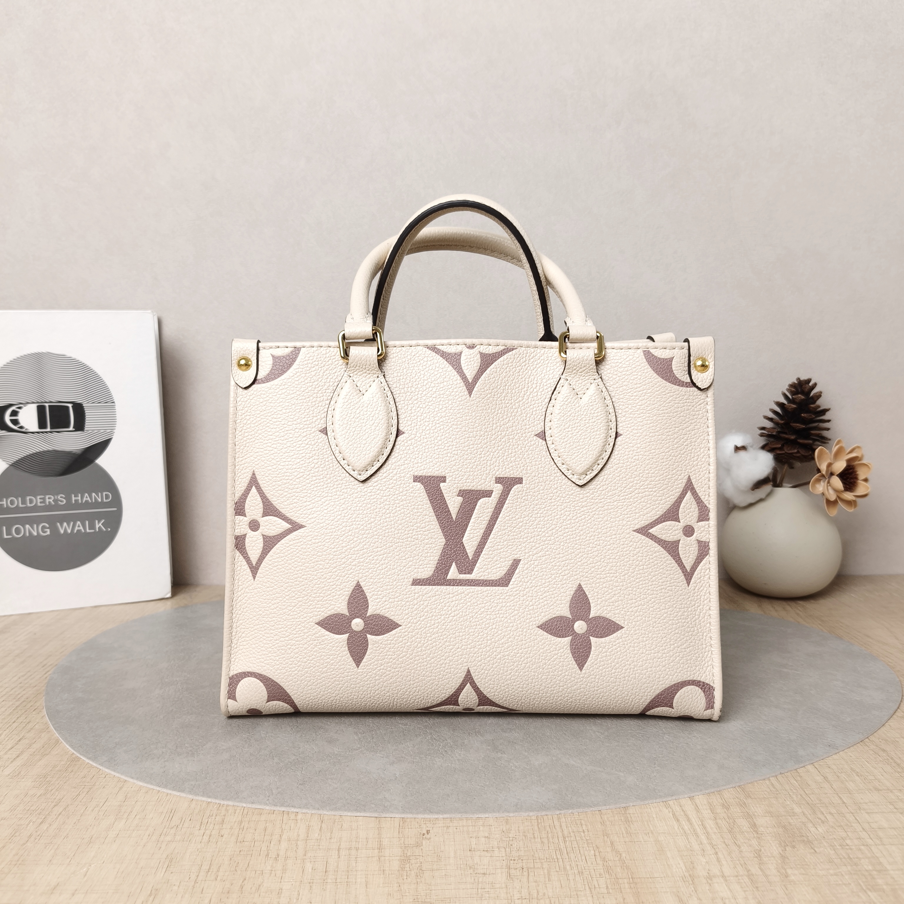 Louis Vuitton Shoulder Bag Onthego White · Pink Empreinte Embossed Calfskin Small25 × 11.5 × 19 cm