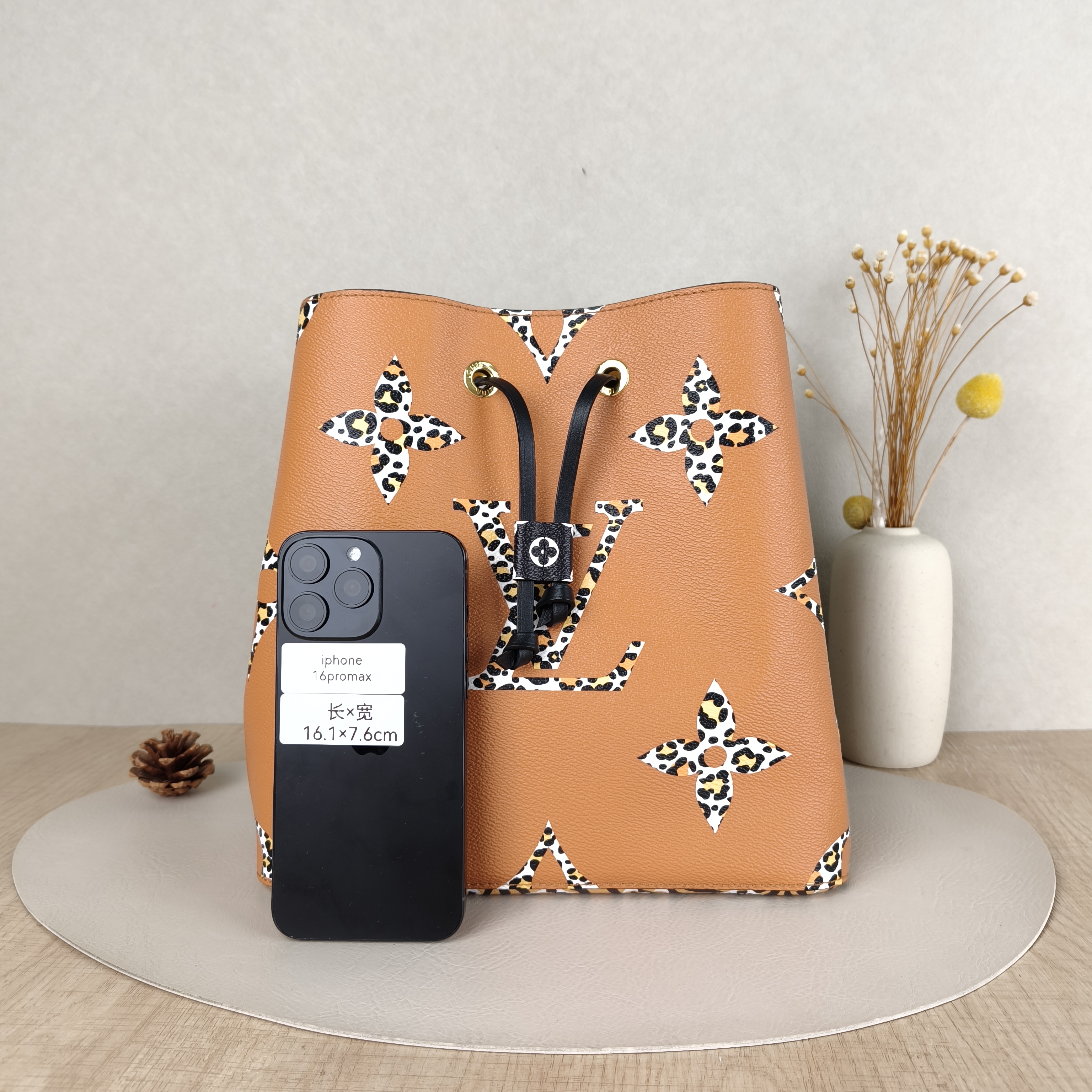 Louis Vuitton Shoulder Bag NÉONOÉ Bucket Bag Brown · PVC Medium26 × 17.5 × 26 cm — cover view 2 of 5