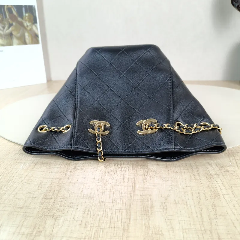 Chanel Shoulder Bag Bucket Bag Black Lambskin One Size 11 × 11 × 17.5 cm — detail view 9 of 10