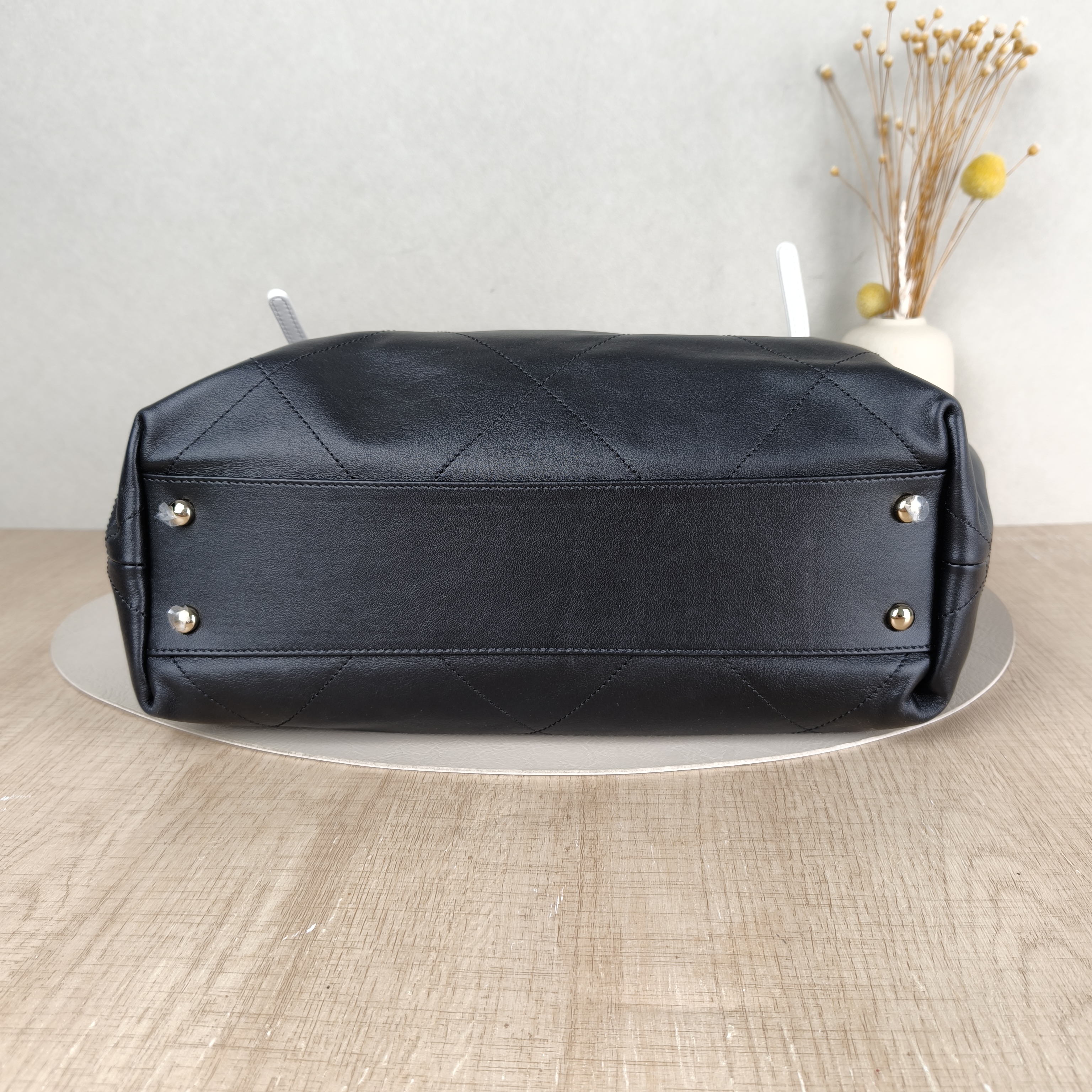 Chanel Shoulder Bag Collection Tote Bag Lambskin One Size30 × 11 × 30 cm — cover view 4 of 5