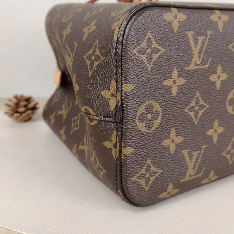 Louis Vuitton Crossbody Bag NÉONOÉ Bucket Bag BB Monogram PVC BB 20 × 13 × 20 cm — detail view 2 of 10