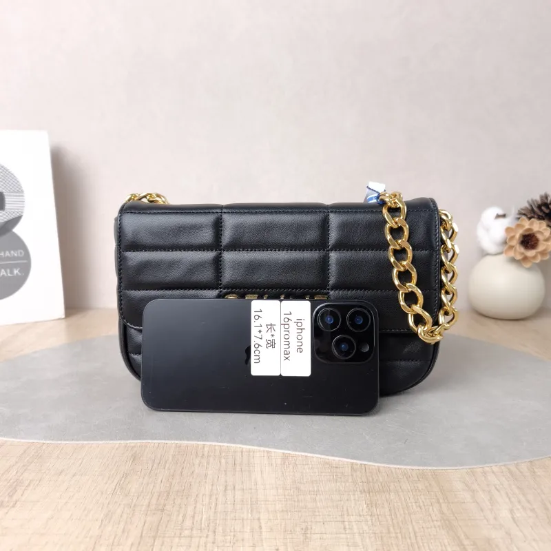 CELINE Shoulder Bag Matelasse Monochrome Shoulder Bag Black Lambskin 24 × 5 × 15 cm — cover view 4 of 6