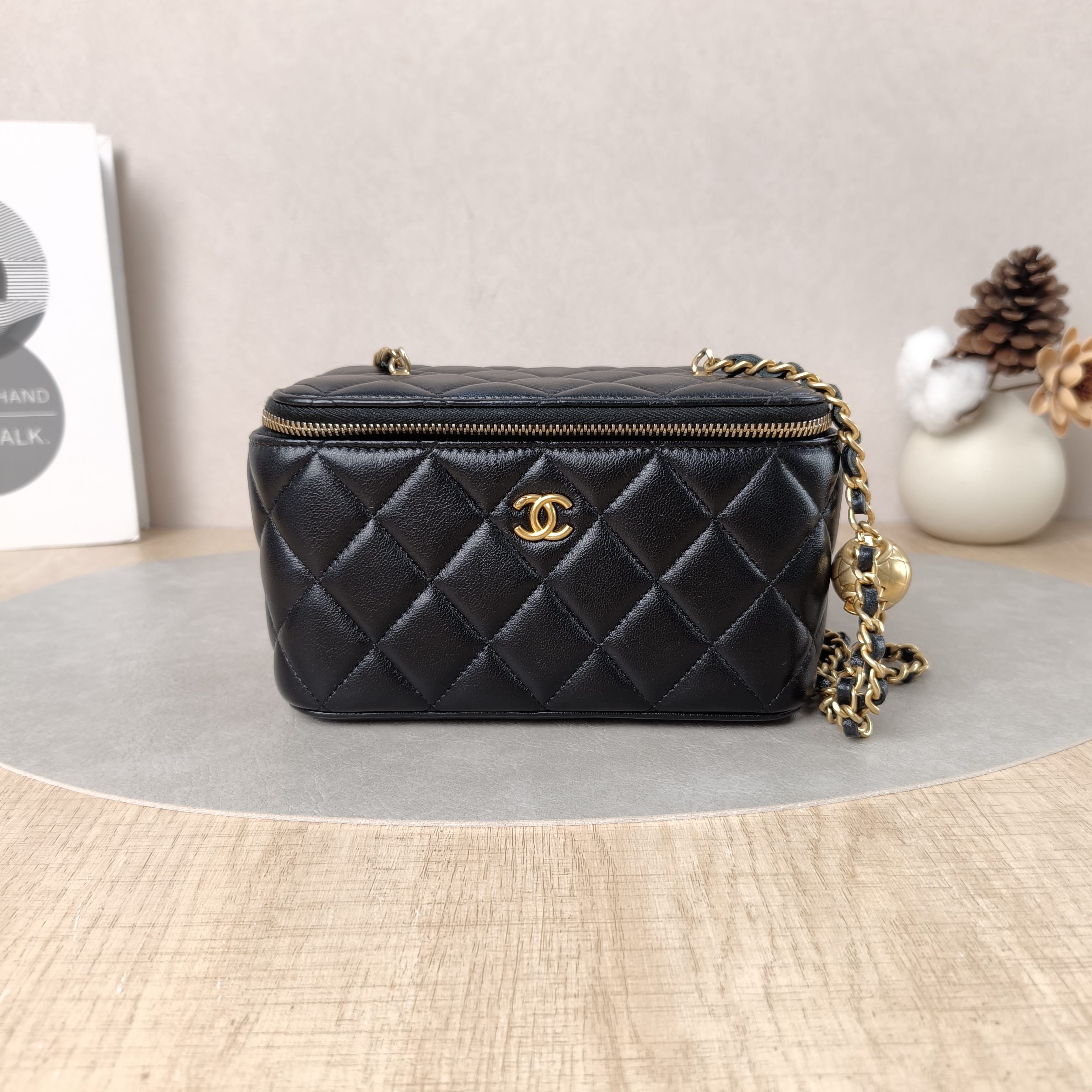 Chanel Crossbody Bag Edition Black Lambskin One Size17 × 8 × 9.5 cm