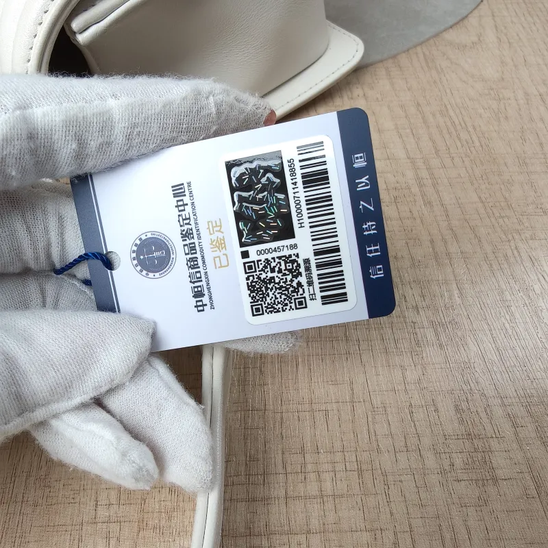 Chanel Crossbody Bag Le Boy​ Edition White Calfskin Small20.5 × 8.5 × 12 cm — detail view 6 of 19