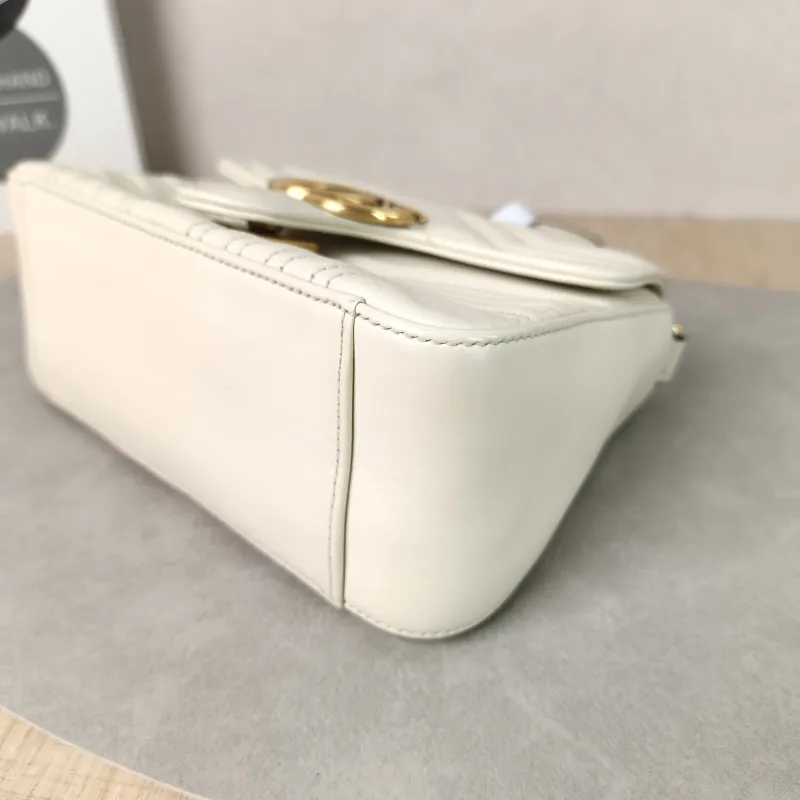 GUCCI Crossbody Bag GG Marmont Marmont White Calfskinmini21 × 8 × 15.5 cm — detail view 15 of 15
