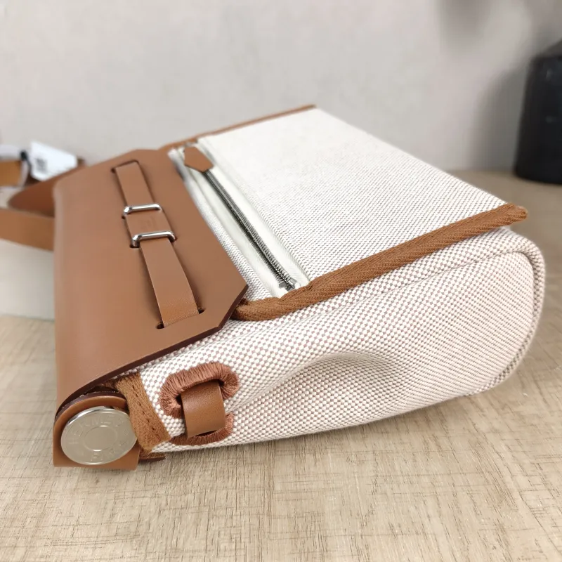 Hermès Shoulder Bag Herbag Zip 20 Berliner Canvas Canvas Mini 20 × 7 × 17 cm G — detail view 10 of 13