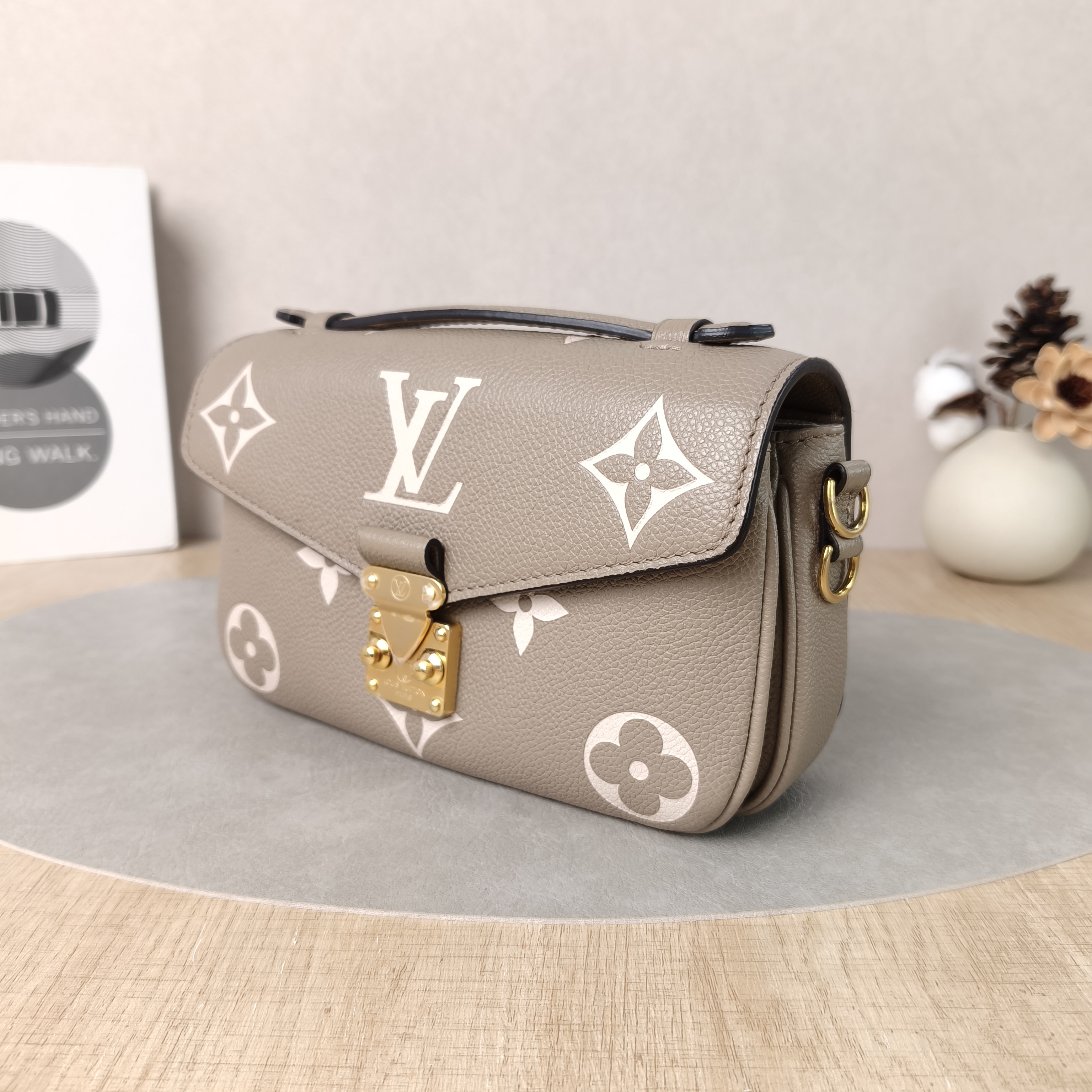Louis Vuitton Crossbody Bag Pochette Métis East West Empreinte Embossed Calfskin Small21.5 × 6 × 13.5 cm — cover view 2 of 5