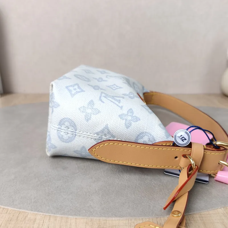 Louis Vuitton Shoulder Bag Pochette Hills Blue PVC One Size 18.5 × 6.5 × 11 cm — detail view 2 of 14