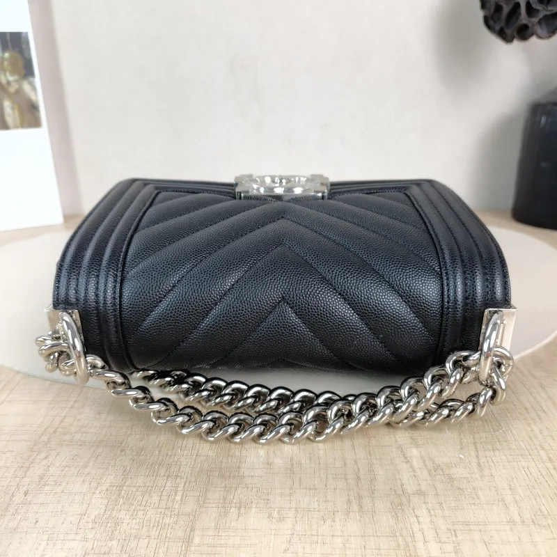 Chanel Crossbody Bag v leboy Black Grained Calfskin Small 20.5 × 8.5 × 12 cm 29 — detail view 8 of 11