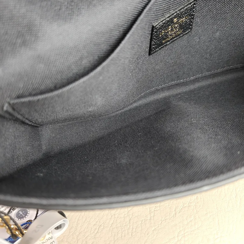 Louis Vuitton Crossbody Bag Pochette Félicie Black Calfskin Small21 × 3 × 12 cm — detail view 13 of 14