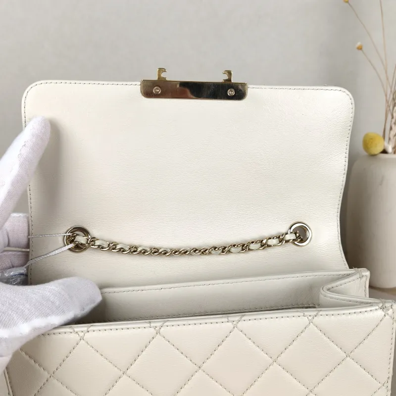 Chanel Crossbody Bagcf Collection Crossbody Bag White Calfskin One Size21 × 5 × 14 cm — detail view 7 of 14