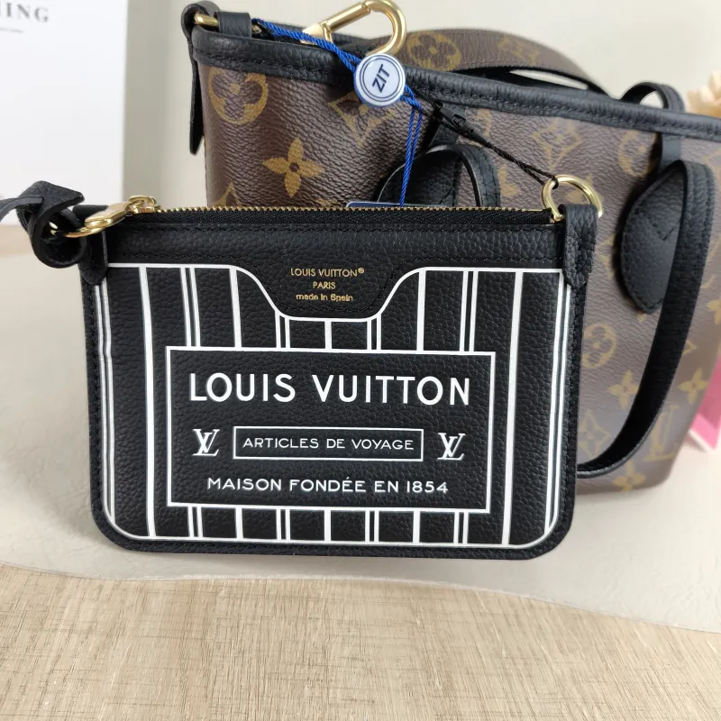 Louis Vuitton Crossbody Bag NEVERFULL INSIDE OUT BB Black PVC · Calfskin BB 26.5 × 11 × 16.5 cm — detail view 2 of 10