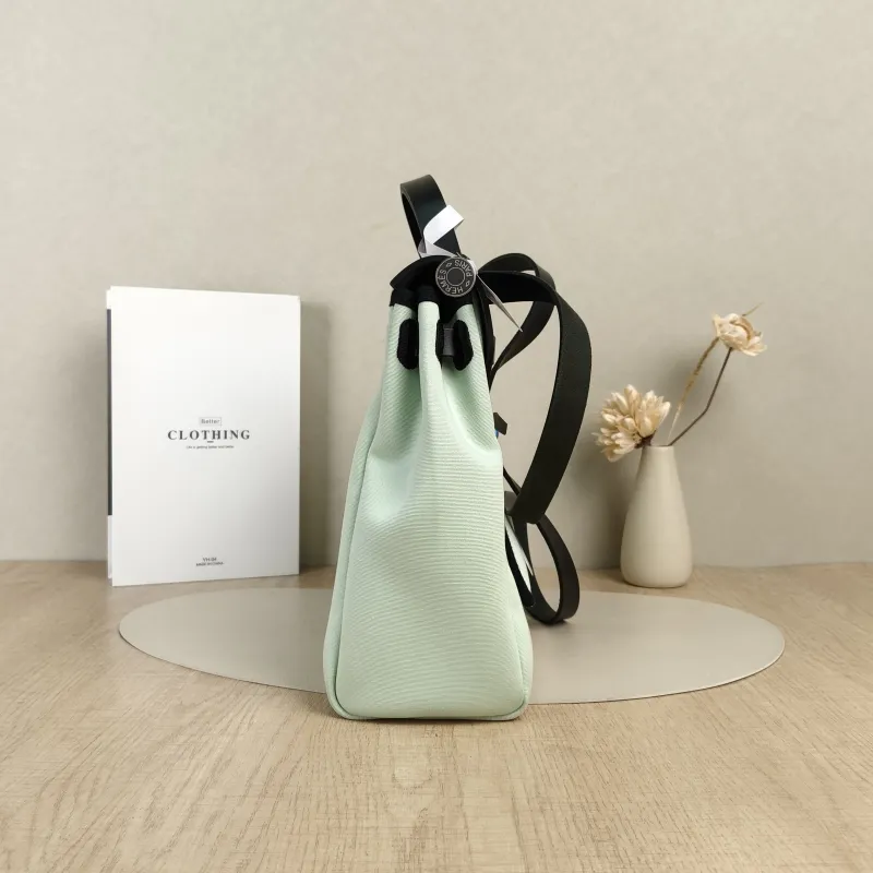 Hermès Shoulder Bag Herbag 31 Green Canvas Medium31 × 10 × 25 cm — detail view 8 of 14