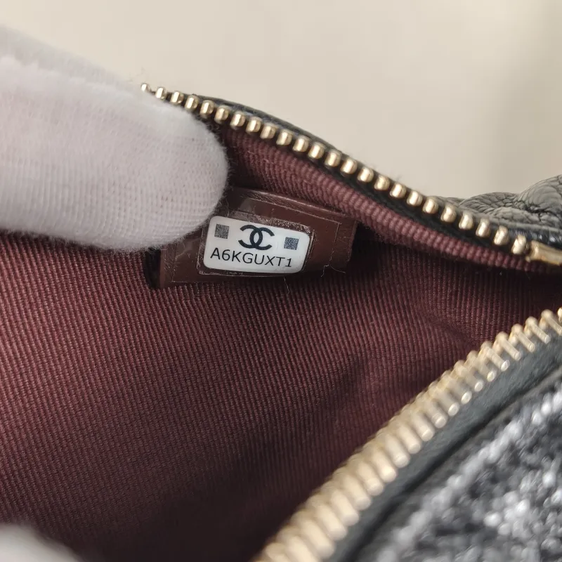 Chanel Crossbody Bag Crossbody Bag Black Grained Calfskin One Size21.5 × 7.5 × 19 cm — detail view 1 of 15