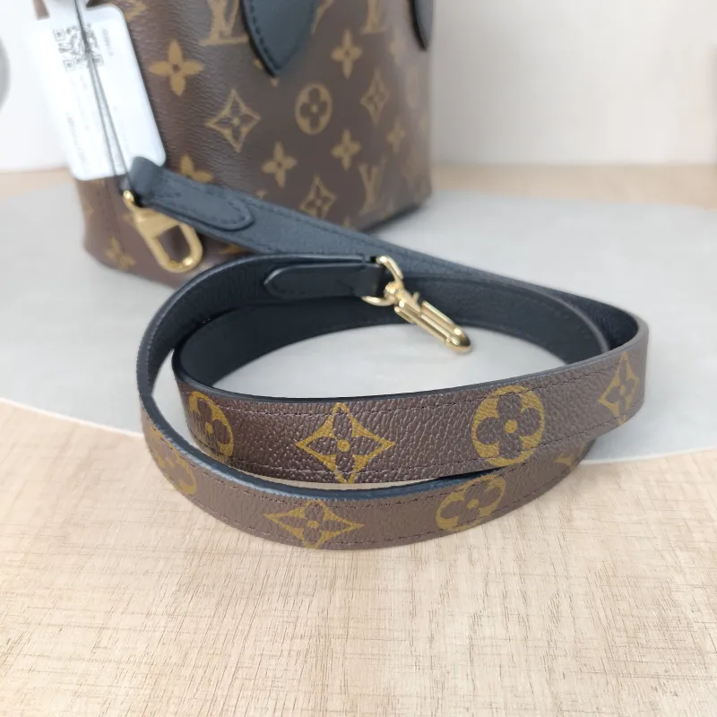 Louis Vuitton Crossbody Bag NEVERFULL INSIDE OUT BB Black PVC · Calfskin BB26.5 × 11 × 16.5 cm — detail view 4 of 17