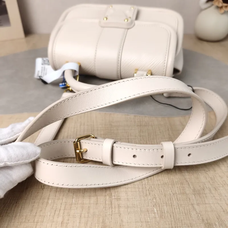 Louis Vuitton Crossbody Bag Hide and Seek Messenger Bag White Epi Embossed Calfskin 21 × 8 × 15 cm — detail view 2 of 11