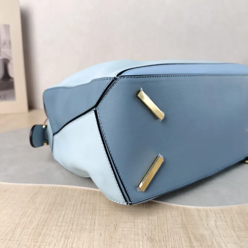 LOEWE Crossbody Bag Puzzle Blue Calfskin Medium 29 × 14 × 19.5 cm — detail view 8 of 12