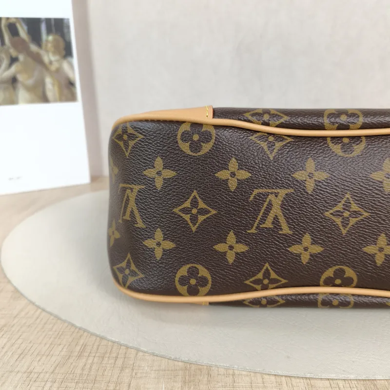 Louis Vuitton Crossbody Bag Boulogne PVC Small 26 × 9.5 × 16 cm — detail view 3 of 10