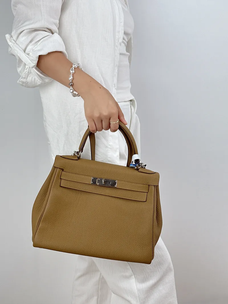 Hermès Shoulder Bag Kelly 28 Silver-Tone Hardware2S Togo Calfskin Medium28 × 10 × 22 cm — on-model view 1 of 2