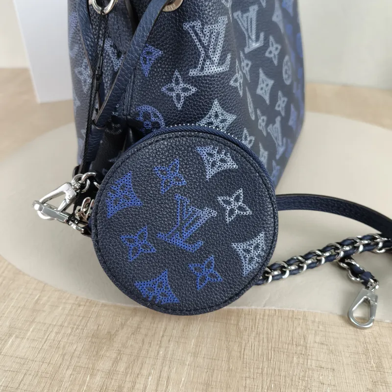 Louis Vuitton Crossbody Bag BELLA · Calfskin One Size 22 × 14 × 19 cm — detail view 2 of 9