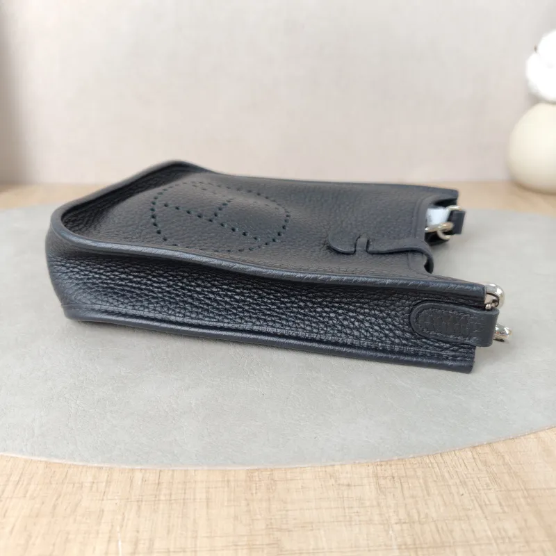 Hermès Crossbody Bag Evelyne Mini 16 Mini 16 Black TC Calfskin Mini 17 × 5.5 × 18 cm U — detail view 12 of 12