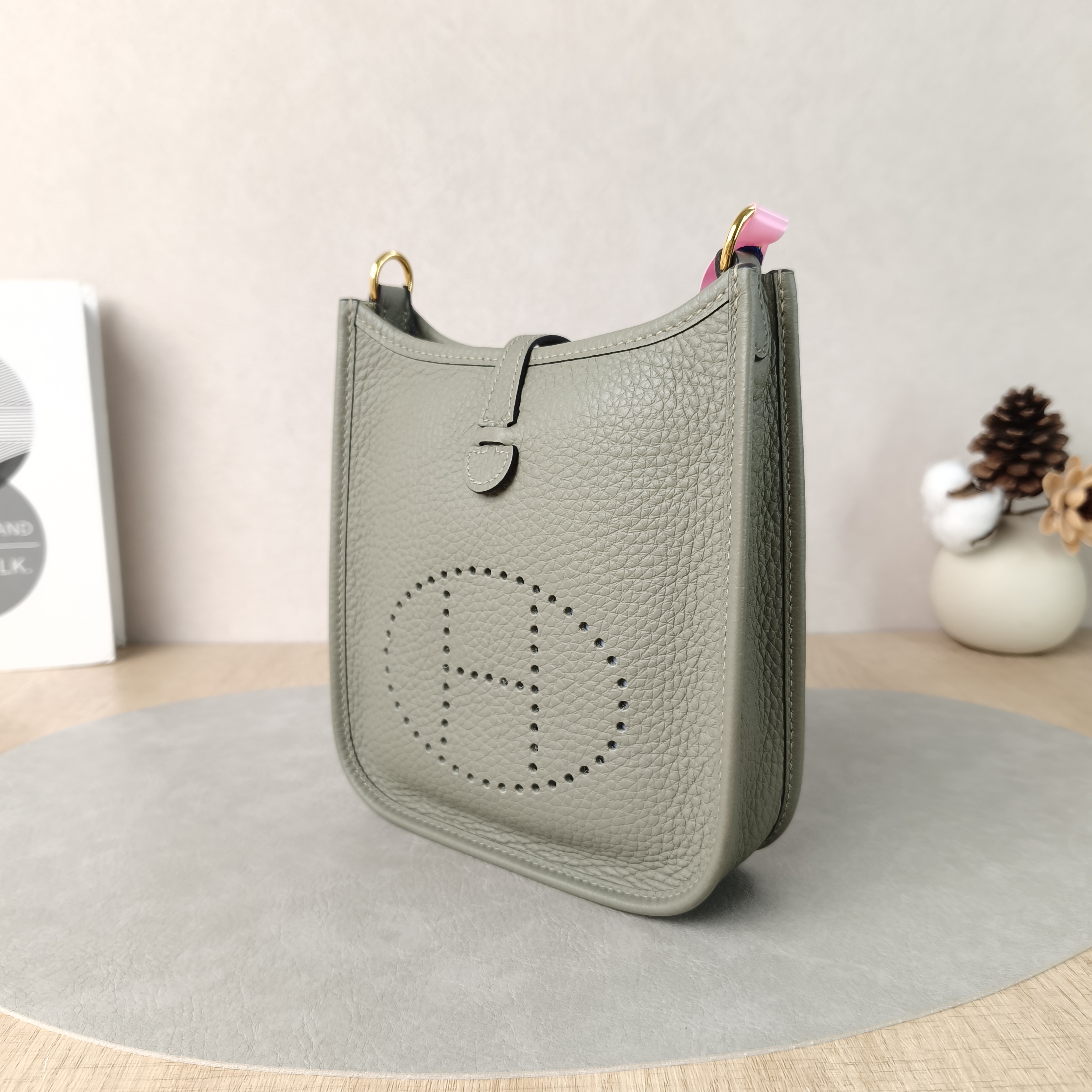 Hermès Crossbody Bag Evelyne Mini 16 Mini 16Q1 Taurillon Clemence TC Calfskinmini17 × 5.5 × 18 cm — cover view 4 of 6