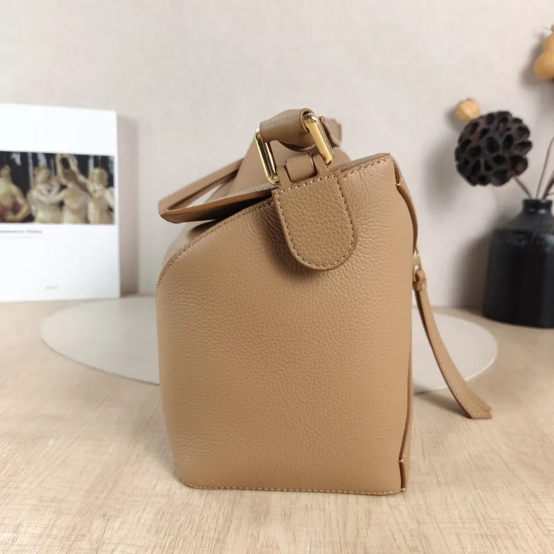 LOEWE Shoulder Bag Puzzle Brown CC alfskin Medium 29 × 14 × 19.5 cm — detail view 1 of 12