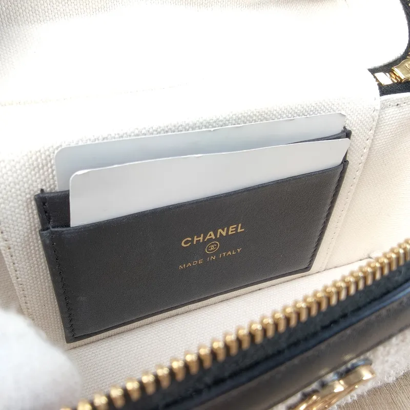 Chanel Crossbody Bag coco-beach Collection lp White Black One Size 19.5 × 5 × 17 cm — detail view 5 of 13