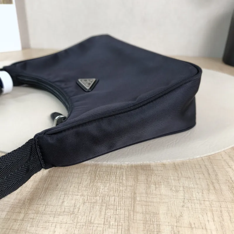 PRADA Shoulder Bag Re-Edition 2005 Hobo Black Nylonmini22 × 6.5 × 18 cm — detail view 6 of 11