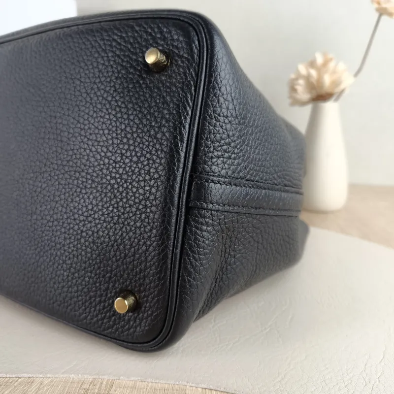 Hermès Top Handle Bag Picotin Lock 22 22 Black Taurillon Clemence TC Calfskin Medium 22 × 18 × 21 cm W — detail view 6 of 11