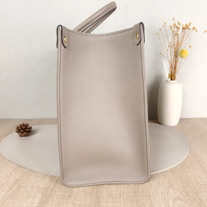Louis Vuitton Shoulder Bag Onthego Medium · White Empreinte Embossed Calfskin Monogram Medium35 × 14 × 27 cm — detail view 1 of 10