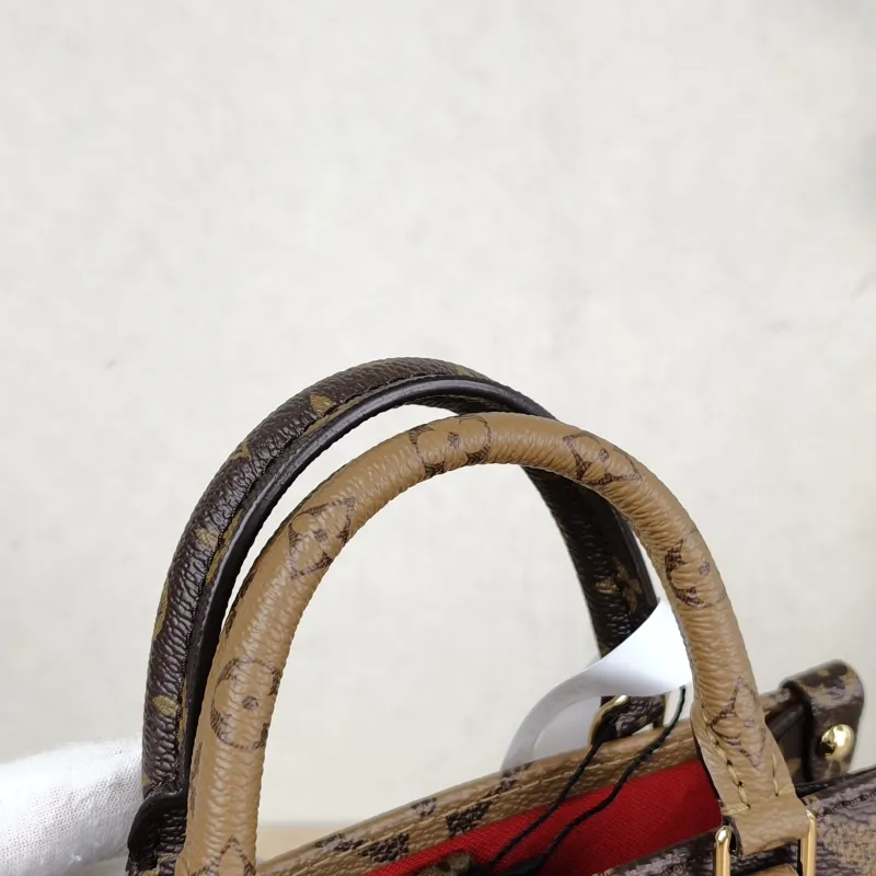 Louis Vuitton Crossbody Bag Onthego BB Monogram PVC BB 18 × 8.5 × 15 cm — detail view 8 of 11