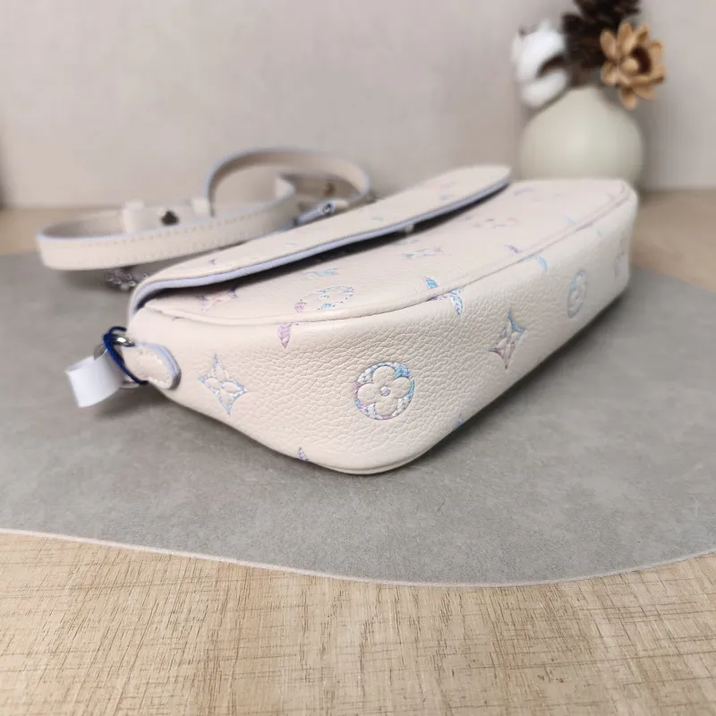 Louis Vuitton Crossbody Bag IVY Calfskin Small 23.5 × 4.3 × 12 cm — detail view 11 of 11