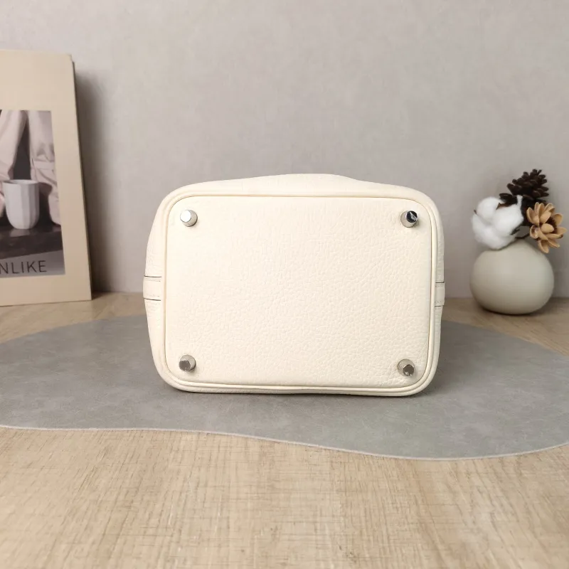 Hermès Top Handle Bag Picotin Lock 18 18 10Craie Taurillon Clemence TC Calfskin Small 18 × 13 × 18 cm Z Conditioned — cover view 3 of 6